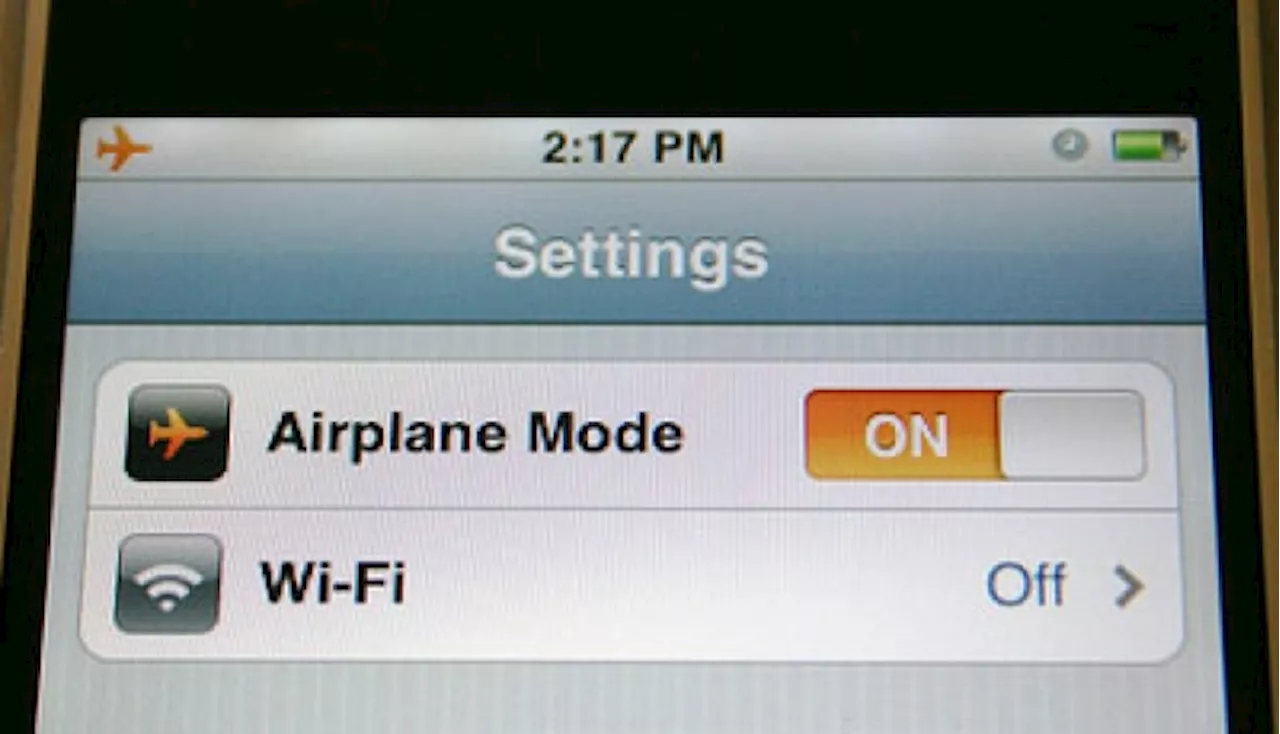 Mengapa Mode Pesawat di HP Harus Diaktifkan saat Penerbangan?