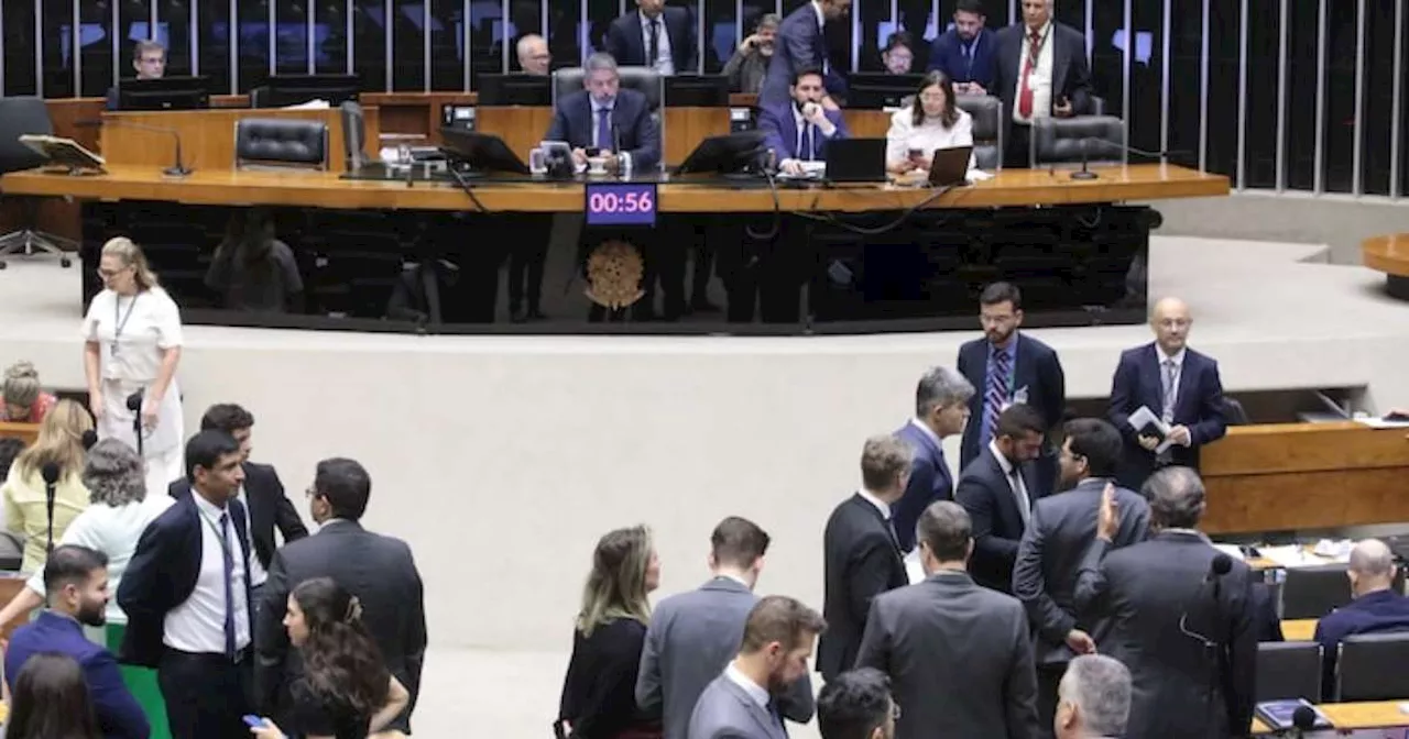 Câmara dos Deputados notifica ex-deputados que não pagaram dívidas ao fim de mandatos