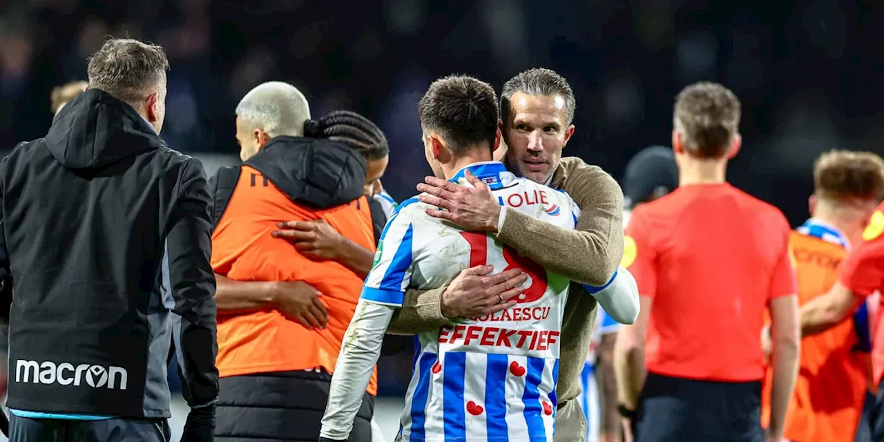 Van Persie looft team na zege op PSV: 'Verslaan de beste ploeg met de beste coach'