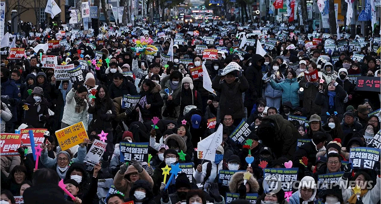 [尹탄핵소추] 전국 집회현장서 승리의 함성…부둥켜안고 춤, 눈물도