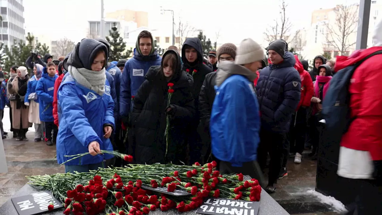 В России поименно помнят журналистов, отдавших жизни при исполнении долга. Новости. Первый канал