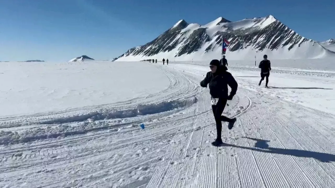 Así es la Maratón de Hielo en la Antártida, la carrera más fría del planeta