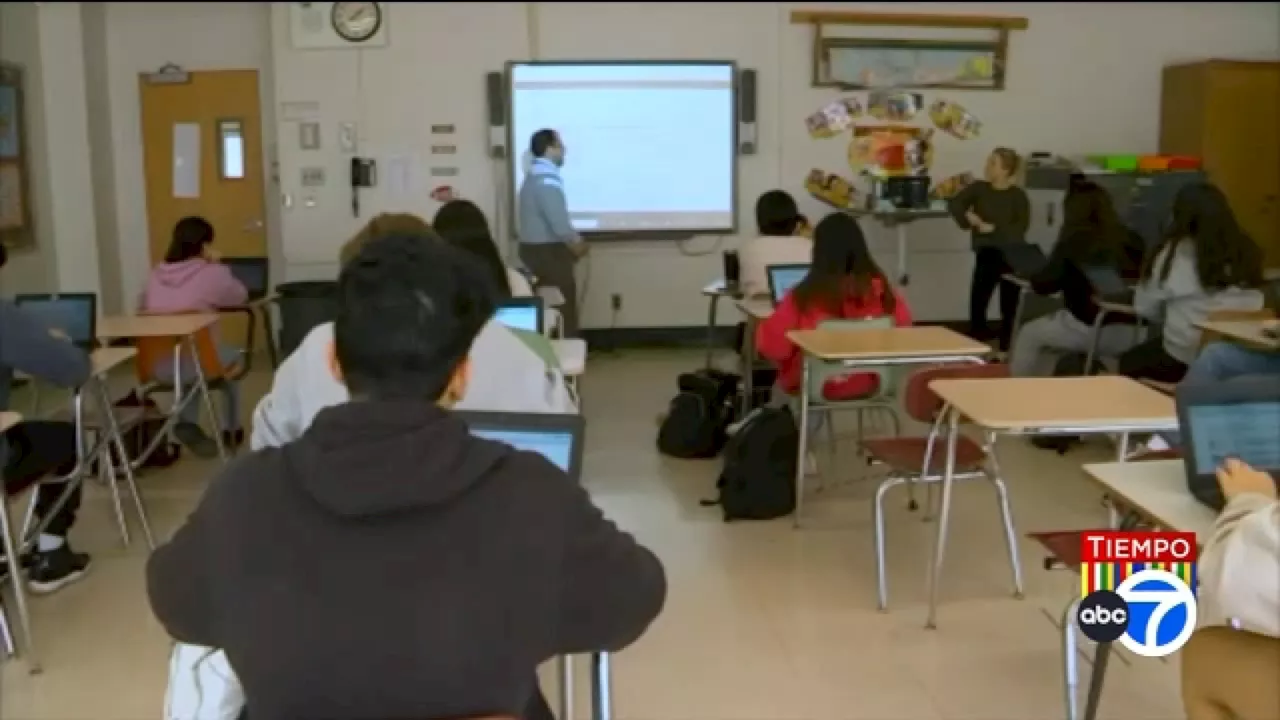 Tiempo 12/15/24: Developing Latino studies in NYC schools; guiding students through FAFSA forms