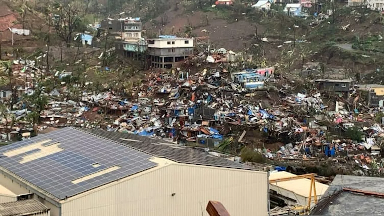 Cyclone Chido à Mayotte: un premier avion avec du matériel de secours arrivé sur place