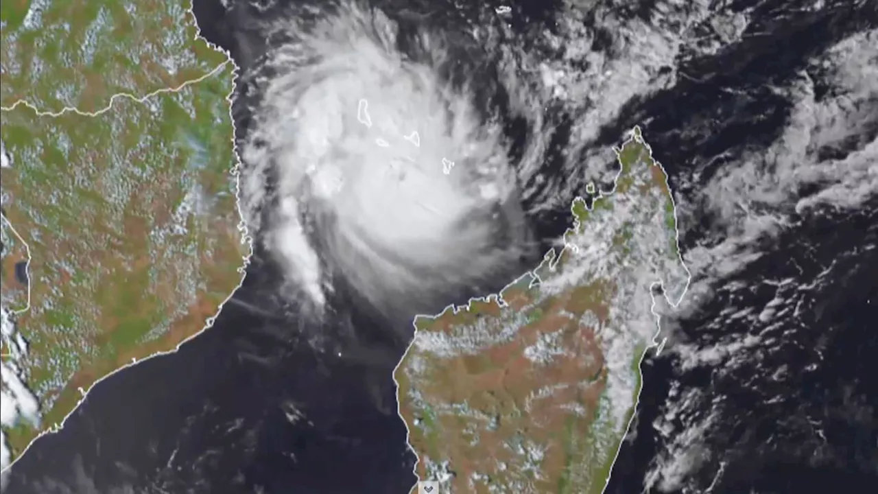 Des rafales jusqu'à 260km/h: après Mayotte, le cyclone Chido frappe le Mozambique