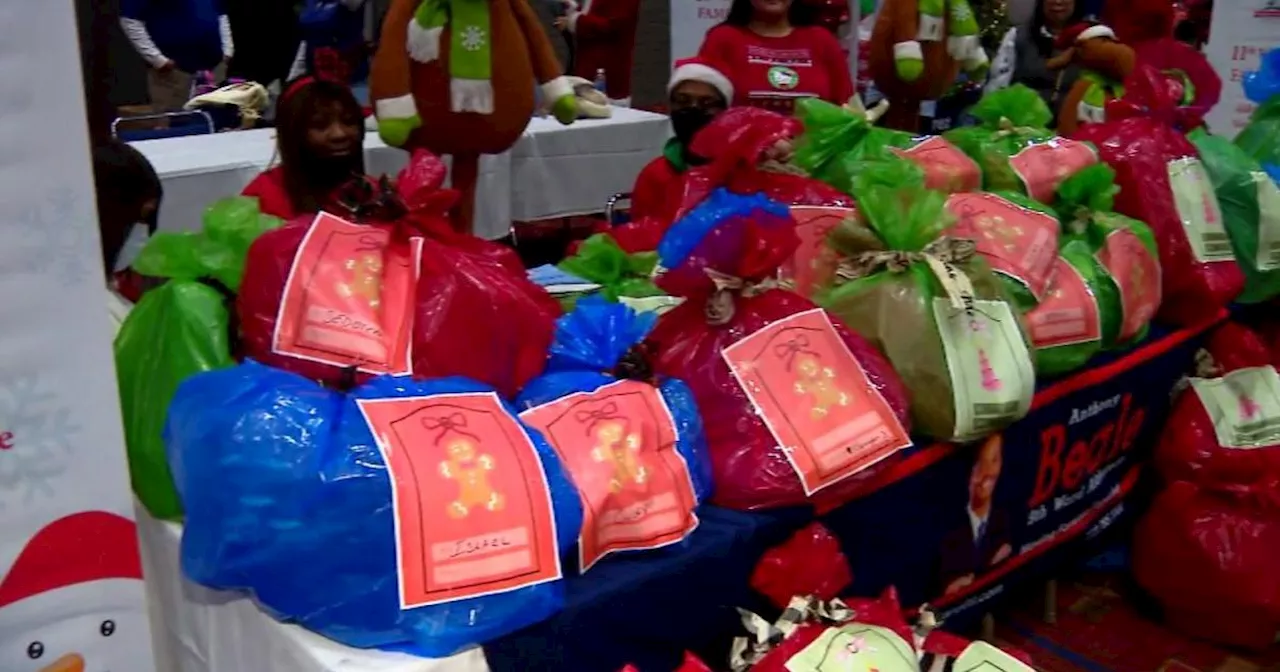 Hundreds of Chicago families get gifts at annual Christmas in the Wards at McCormick Place