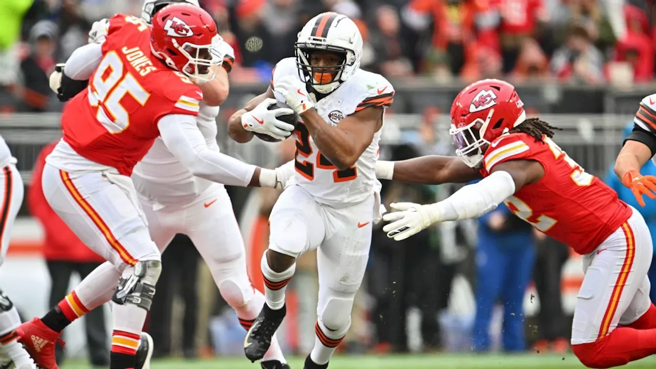 Browns RB Nick Chubb breaks foot in loss to Chiefs