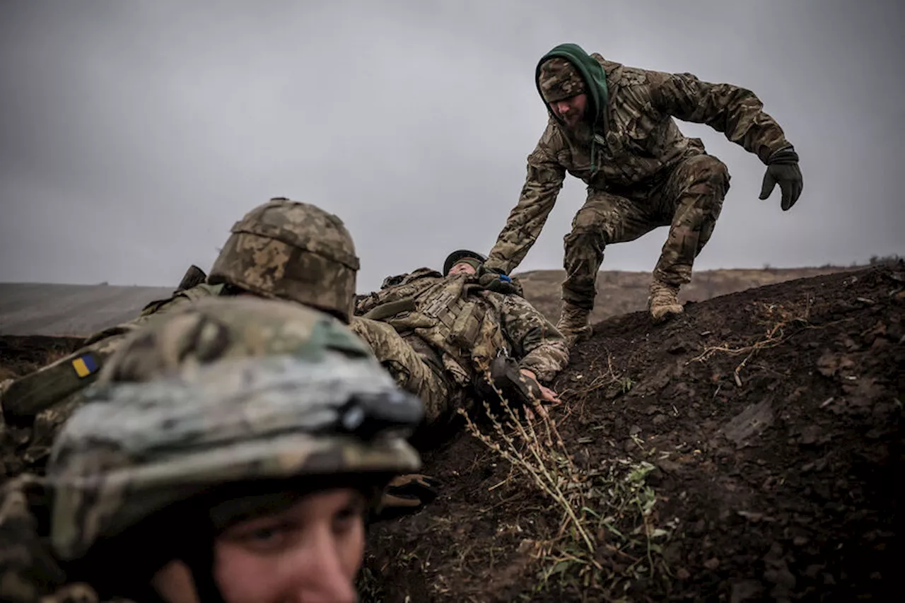 Группа украинских военных сдалась в плен ВС РФ после получения агитлистовок