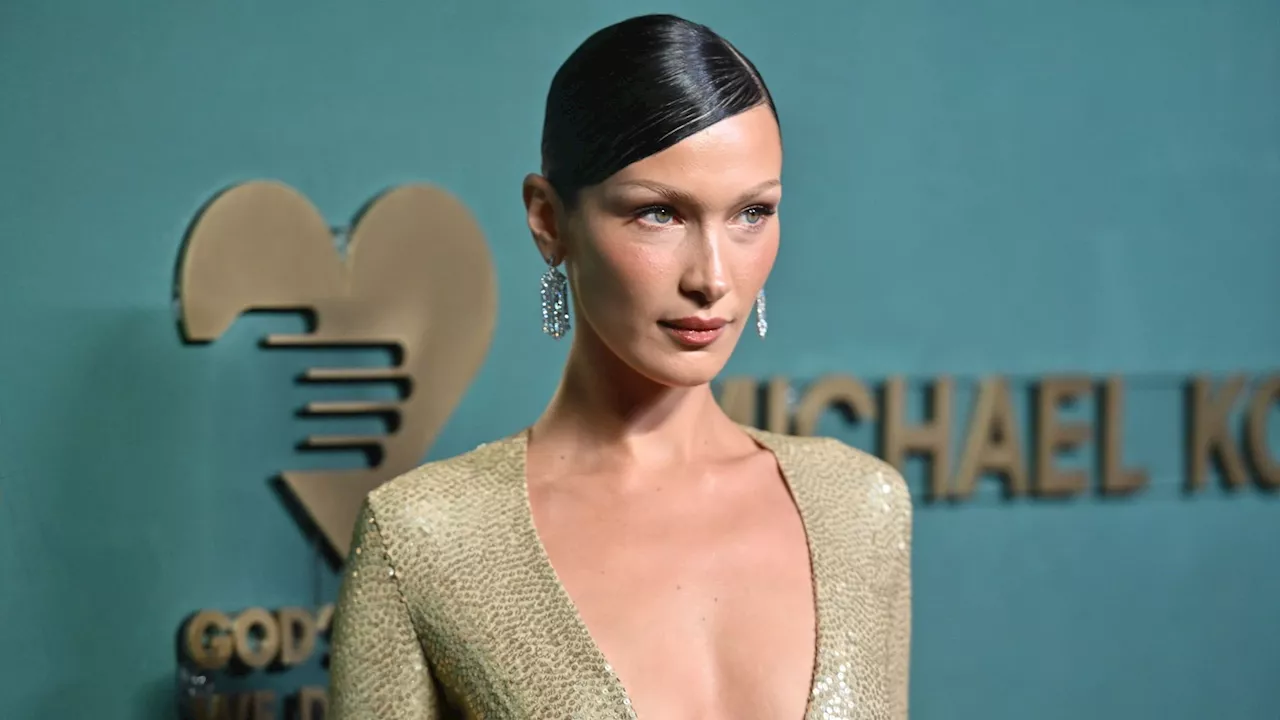 Bella Hadid adopte la pièce parfaite pour un look de fêtes chic et décontracté