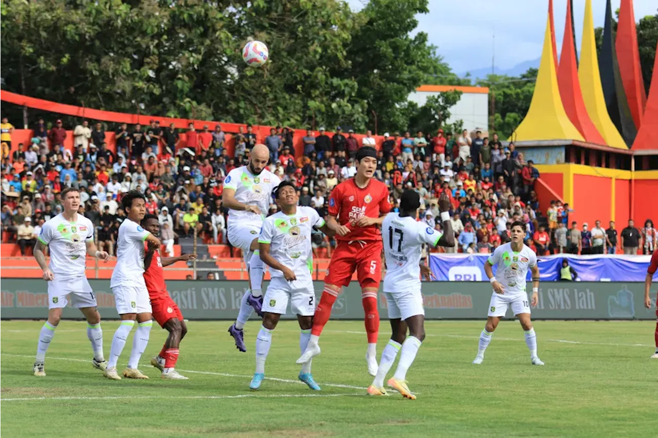 Lemah di Penyelesaian Akhir, Semen Padang Ditahan Imbang Persebaya 0-0