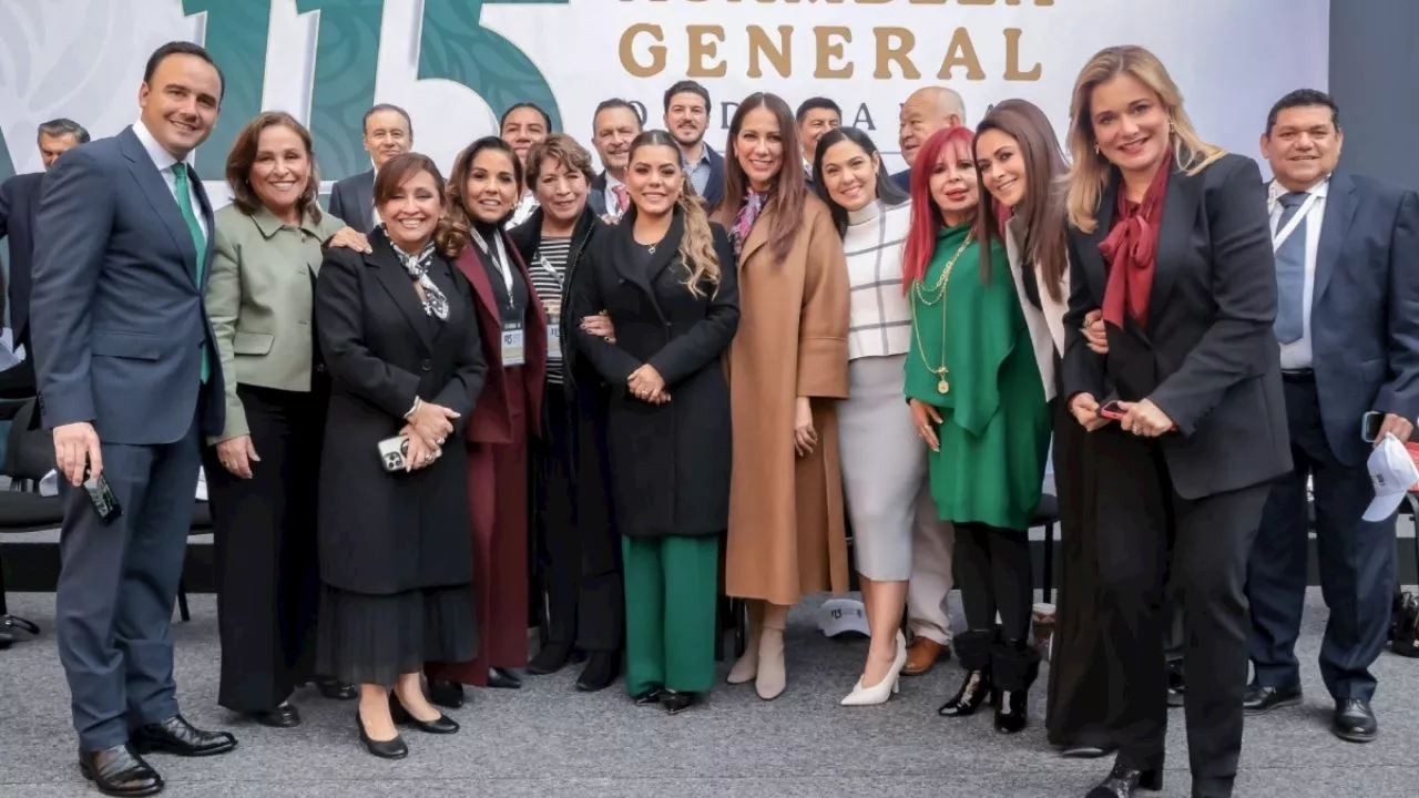 Maru Campos acude como invitada a la 115 Asamblea General Ordinaria del IMSS