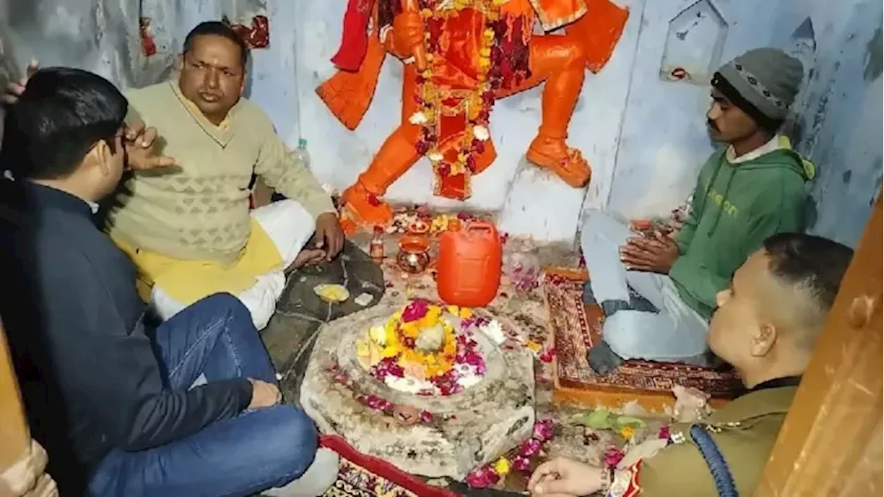 46 साल से बंद मिले मंदिर में डीएम-एसपी ने लगवाया तिलक, संभल के शहर काजी ने दिया बयान- मुसलमानों को बदनाम…