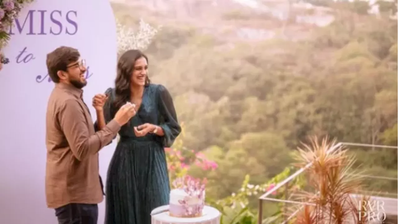 PV Sindhu Engagement: दो दिल हुए एक... ओलंपिक मेडलिस्ट पीवी सिंधू ने वेंकट दत्ता साई से रचाई सगाई; PHOTO वायरल