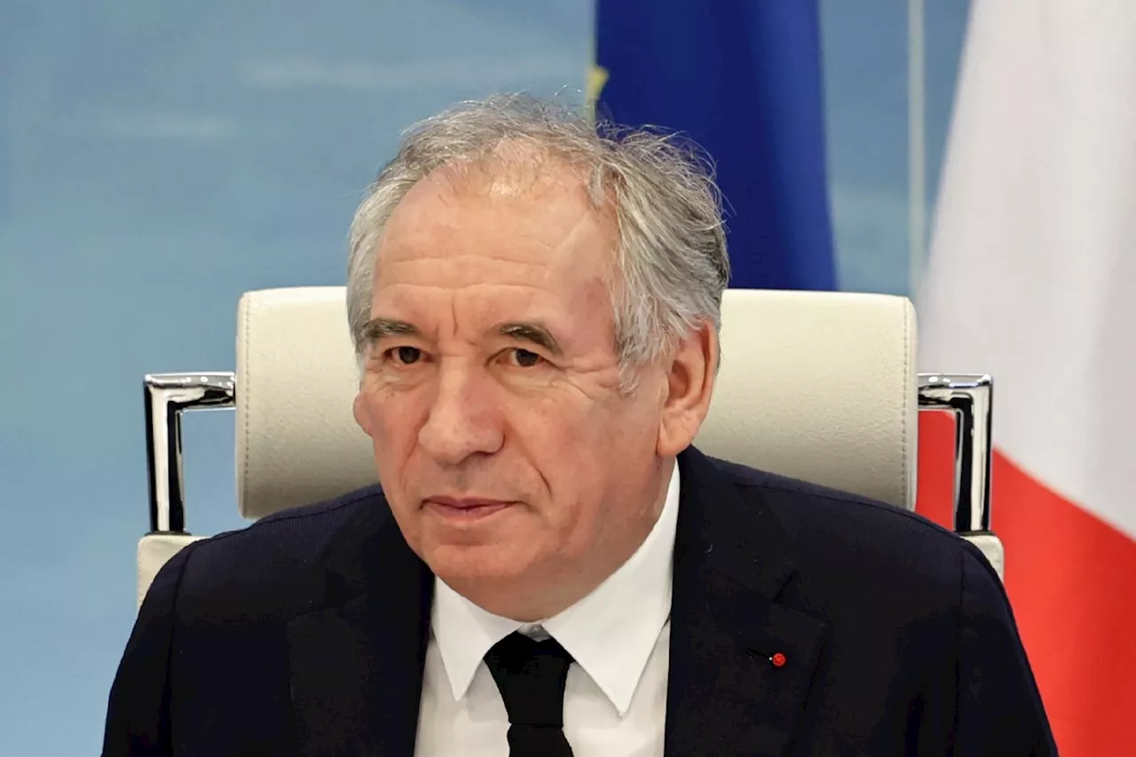 Sur fond de cyclone meurtrier à Mayotte, Bayrou va consulter les forces politiques