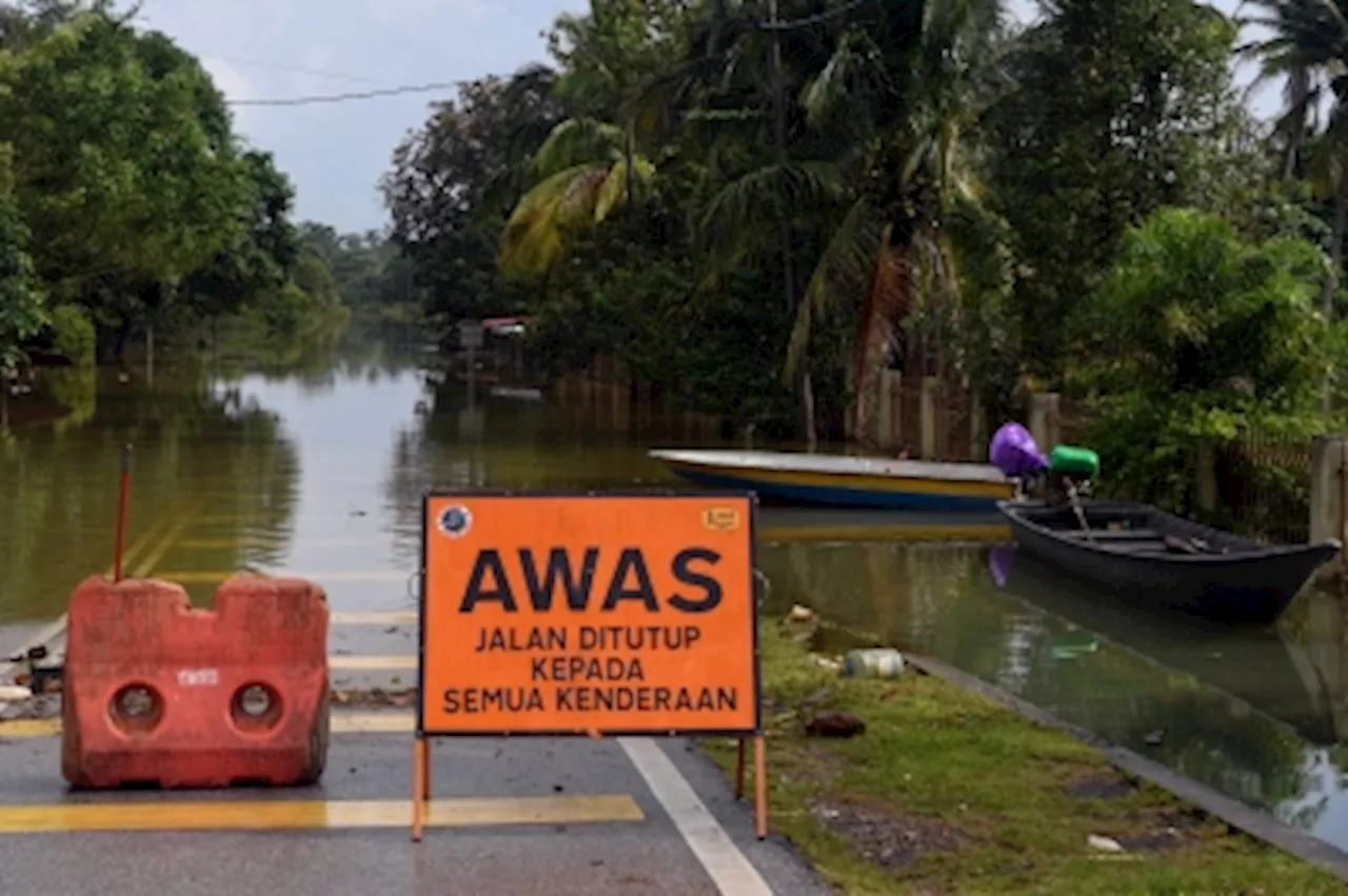 Authorities warn of impending floods at 27 villages around Sungai Golok