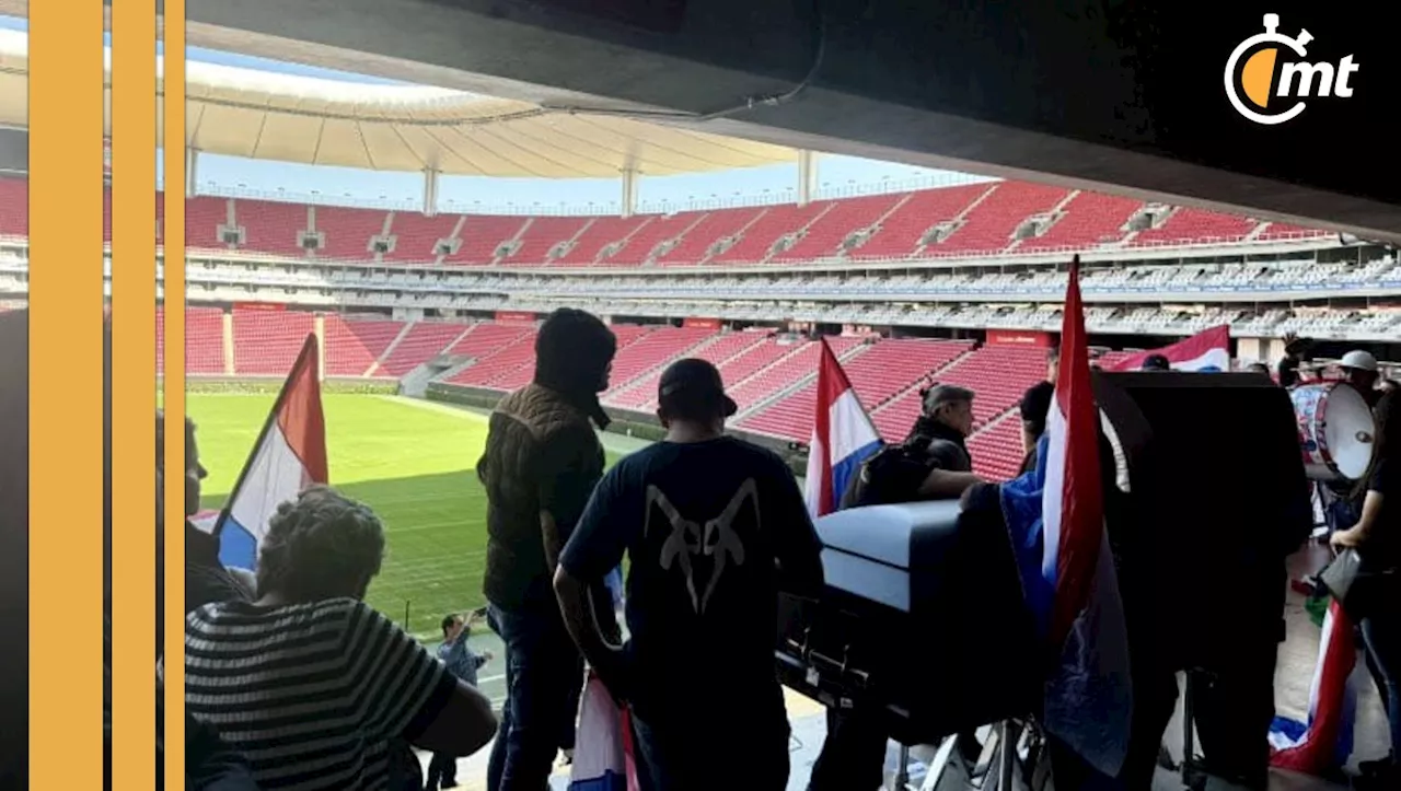 Velan a barrista de Chivas en el Estadio Akron