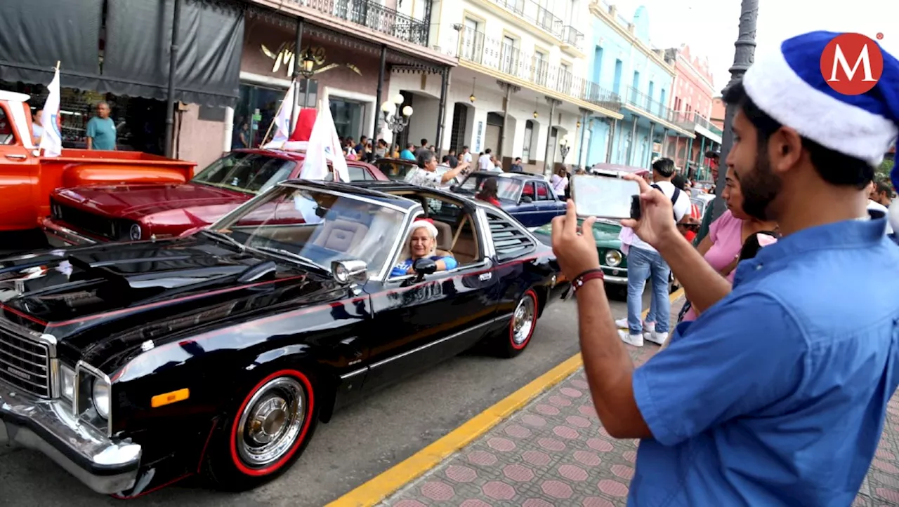 Realizan caravana de autos clásicos en Tampico