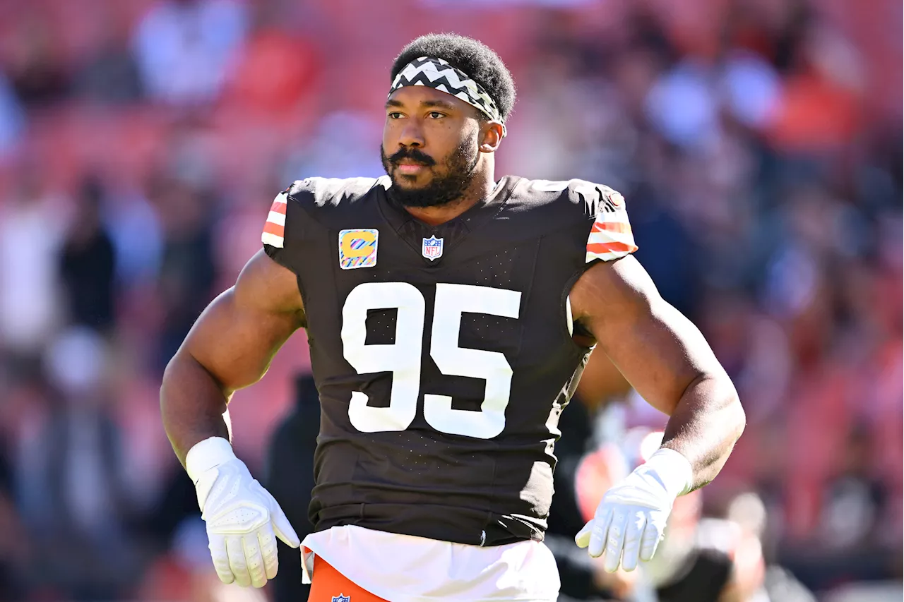 Browns' Myles Garrett Questionable to Return After Vicious Eye Poke