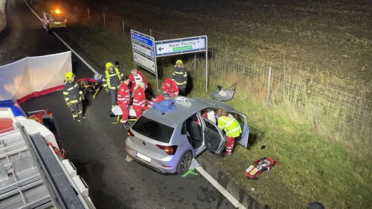 Unfall auf der B21: Feuerwehr musste Lenker aus dem Auto befreien