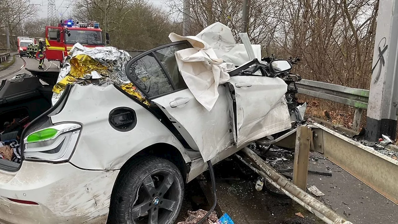 Nordrhein-Westfalen: Auto erfasst Mann - zunächst drei Menschen in Lebensgefahr