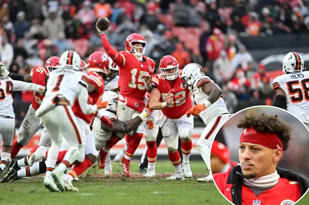 Patrick Mahomes exits win early with ankle injury as Chiefs hold breath