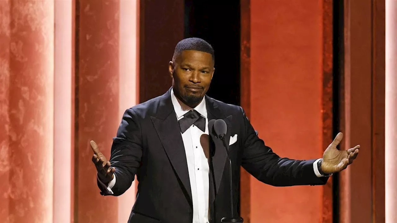 Jamie Foxx gehecht nadat iemand glas naar hem gooide op feestje