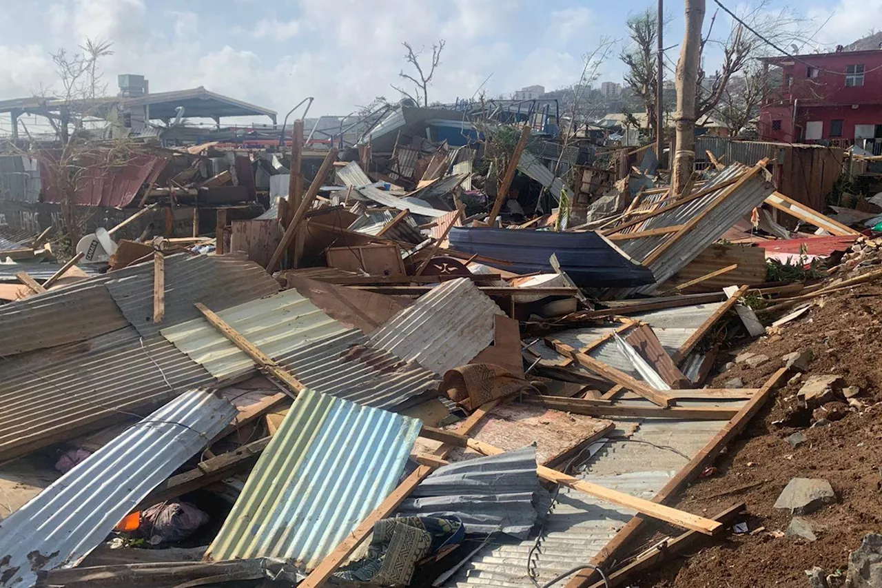 Cyclone Chido à Mayotte : des dégâts considérables, un premier avion de secours a atterri