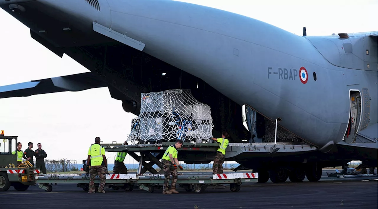 Cyclone Chido à Mayotte: un premier avion d'aides arrive sur l'archipel