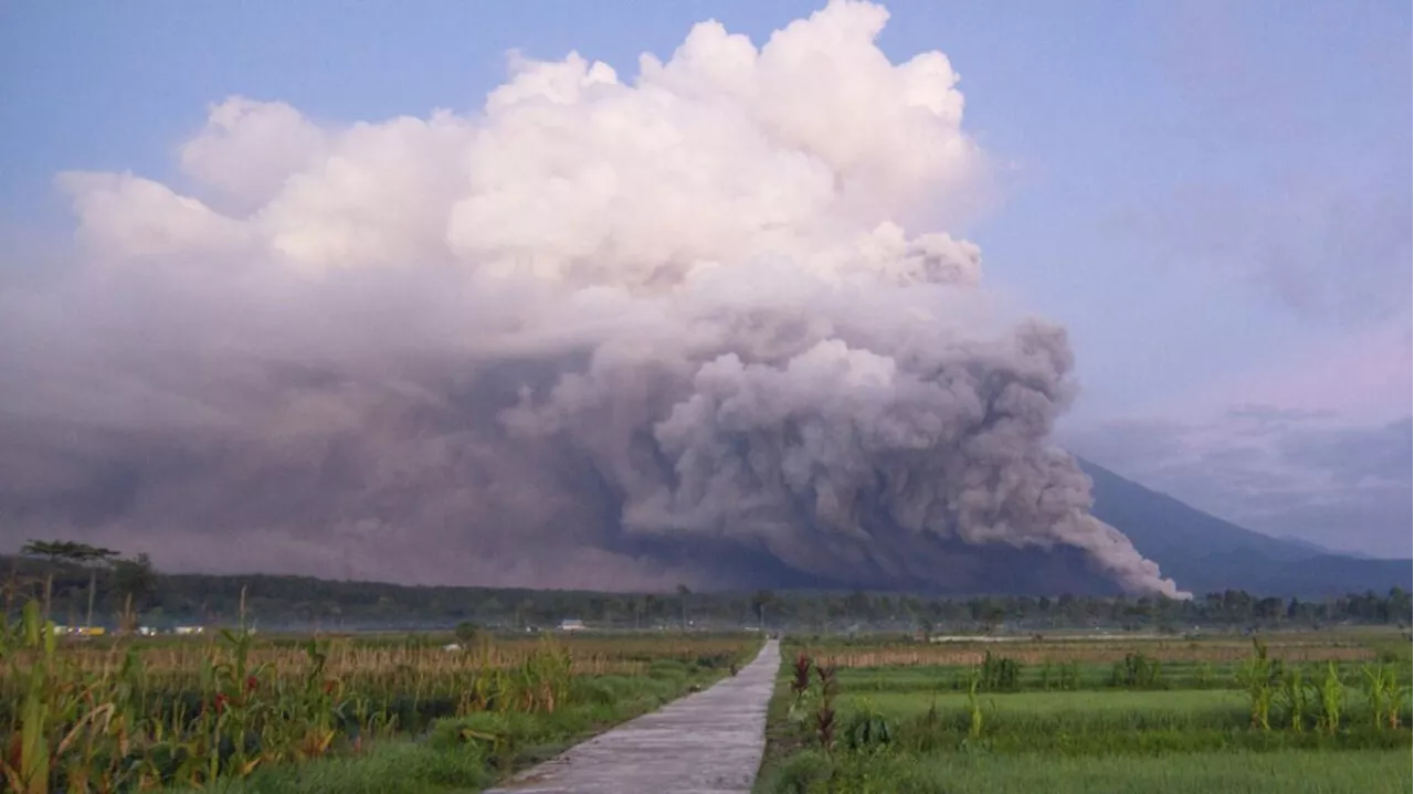 Mount Semeru in Indonesia's East Java erupts; ashes rise up to more than 1km as govt issues aviation warning