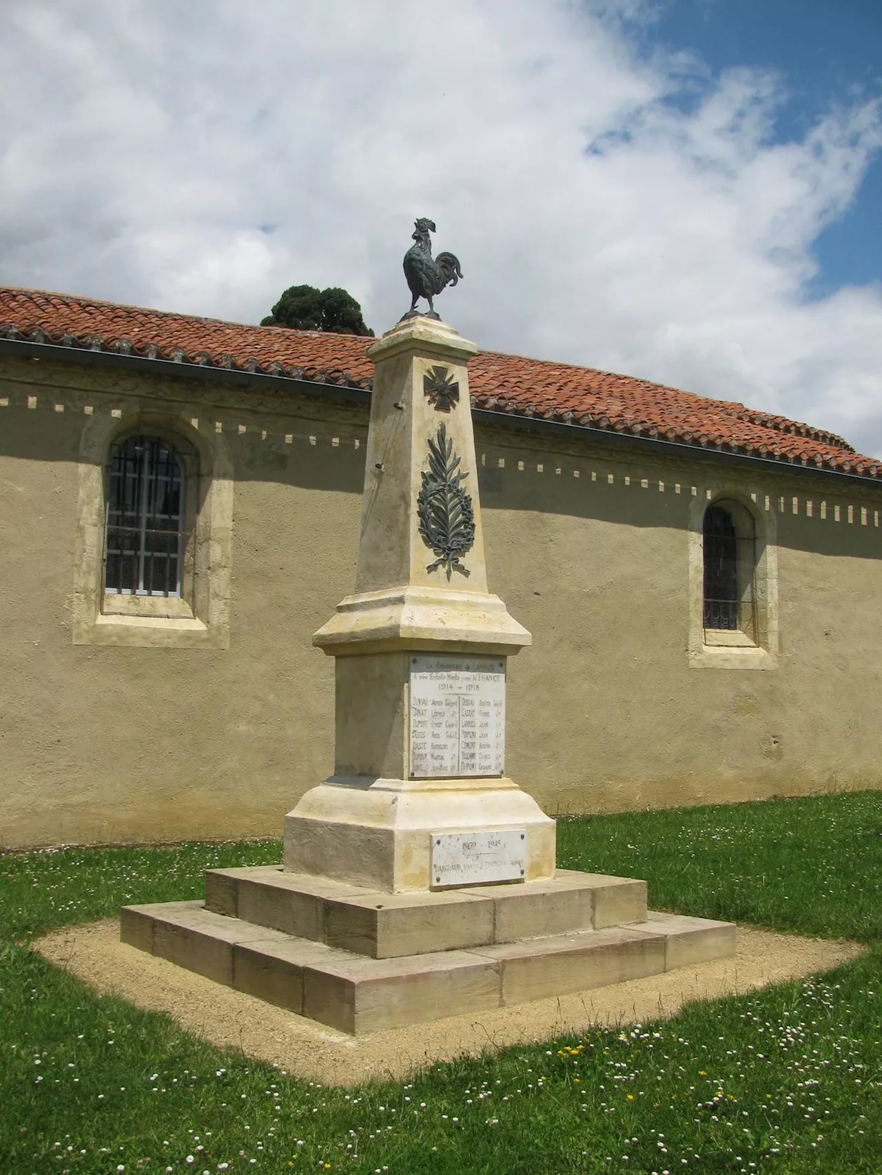 Communauté de communes d’Aire-sur-l’Adour : le coq en bronze du monument aux morts de Lannux a disparu