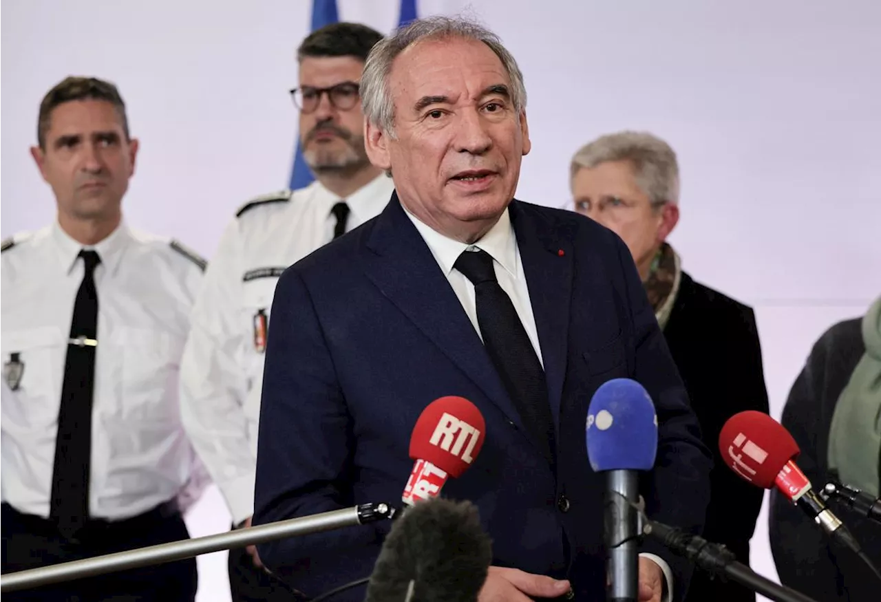 Nouveau gouvernement : Bayrou va consulter les forces politiques, sur fond de cyclone meurtrier à Mayotte