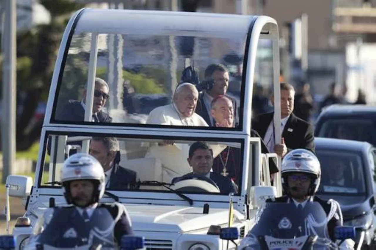 Pope Francis makes first visit to Corsica