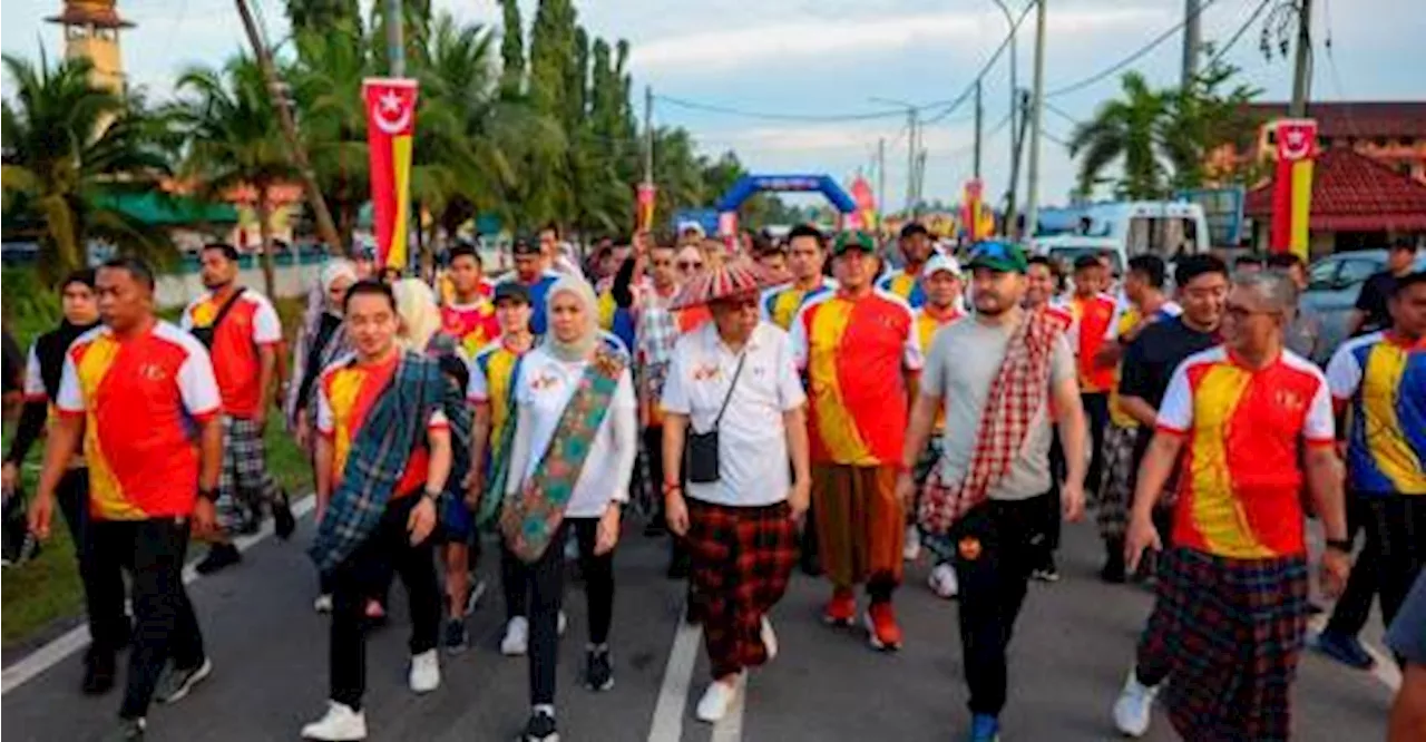 Selangor Sultan &amp; Tengku Permaisuri at KITA Run, Sabak Bernam