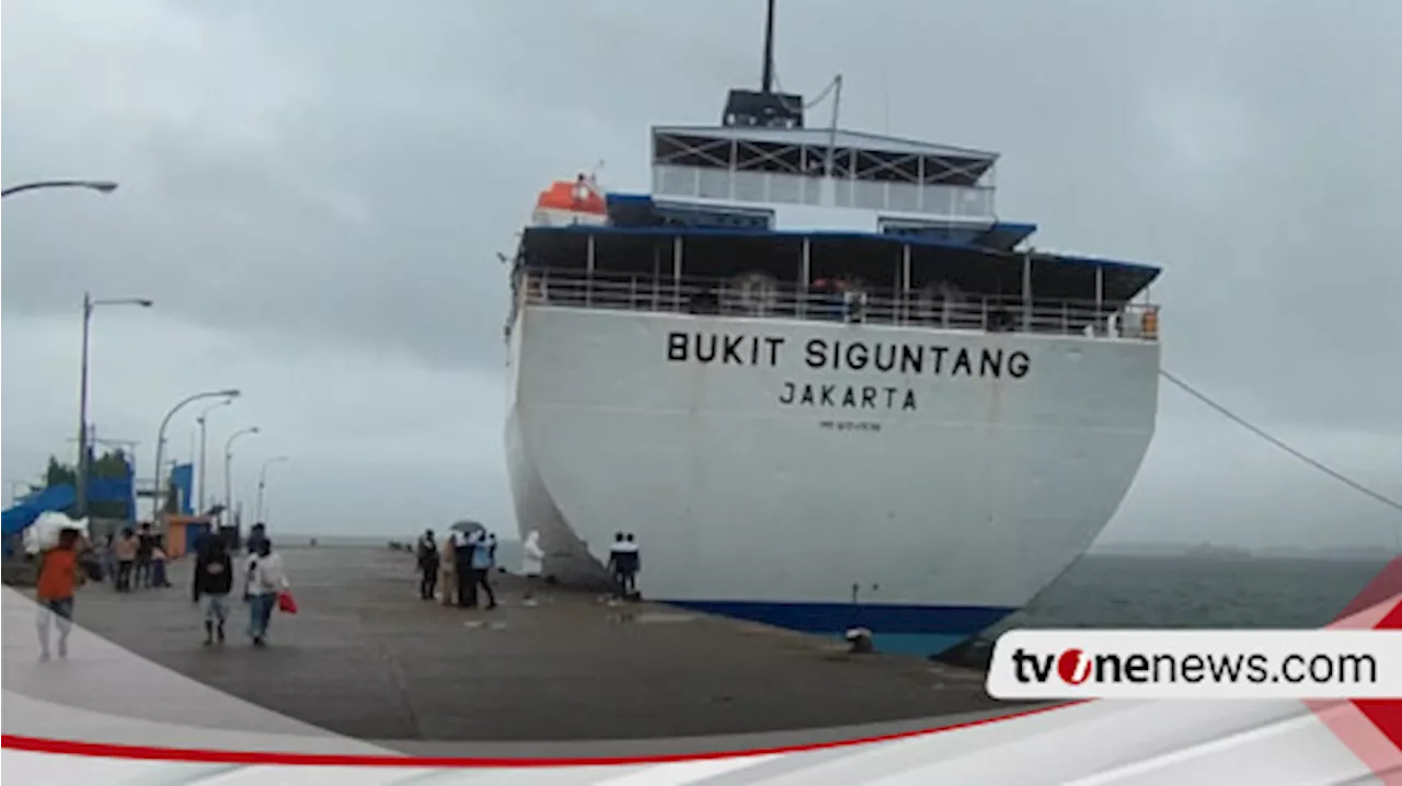 KM Bukit Siguntang Tabrak Dermaga Pelabuhan Parepare Akibat Cuaca Buruk