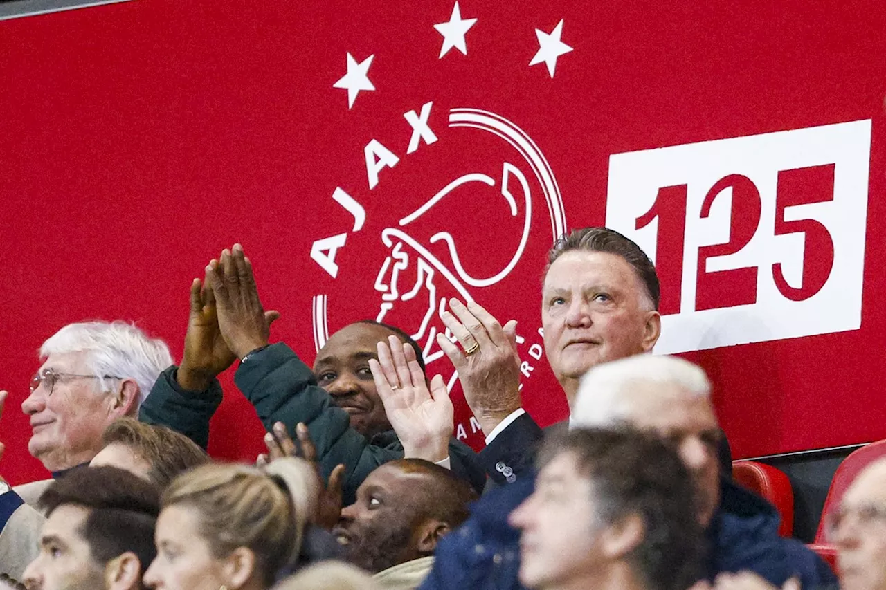 Babangida en Van Gaal klappen voor speciale actie in Johan Cruijff Arena