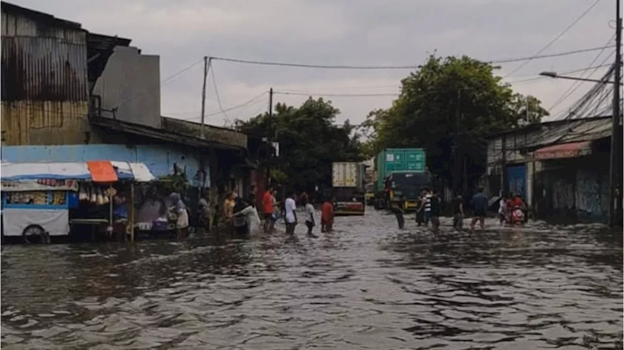 Banjir Rob di Jakarta Utara Lumpuhkan 19 Perjalanan KRL