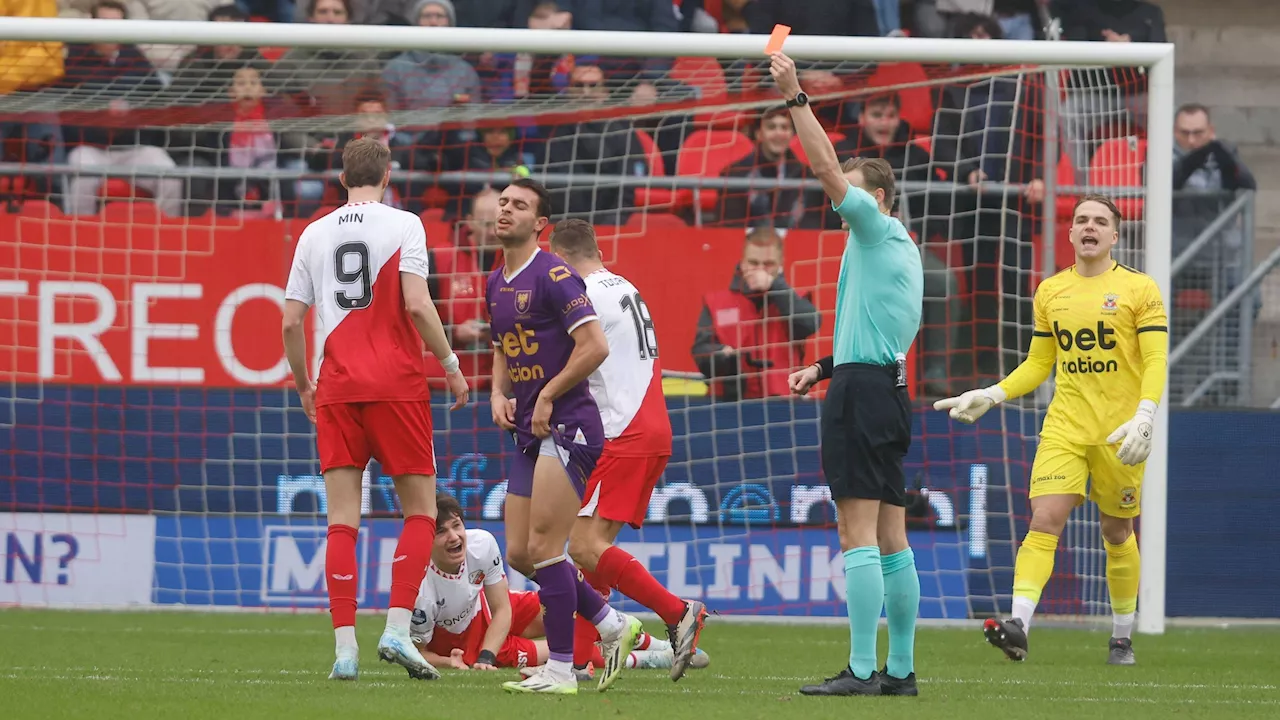 Mike Verweij spreekt ongeloof uit over scheidsrechter bij FC Utrecht - Go Ahead Eagles: ‘Elke week raak'