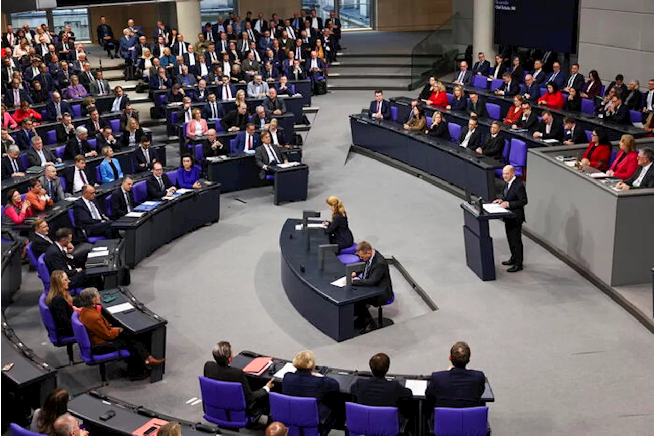 Attesa in Germania, Scholz chiede la fiducia al Bundestag