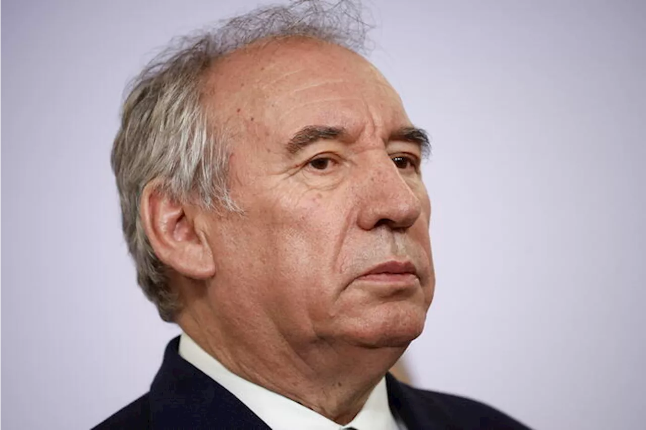 Bayrou avvia le consultazioni con i partiti, comincia con Le Pen