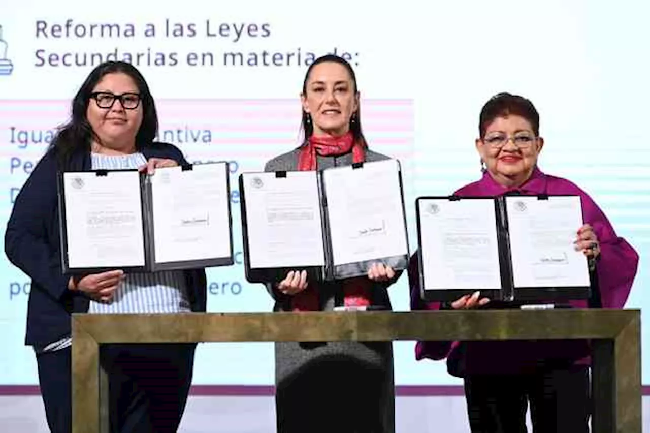 Sheinbaum firma 7 leyes secundarias sobre protección a las mujeres