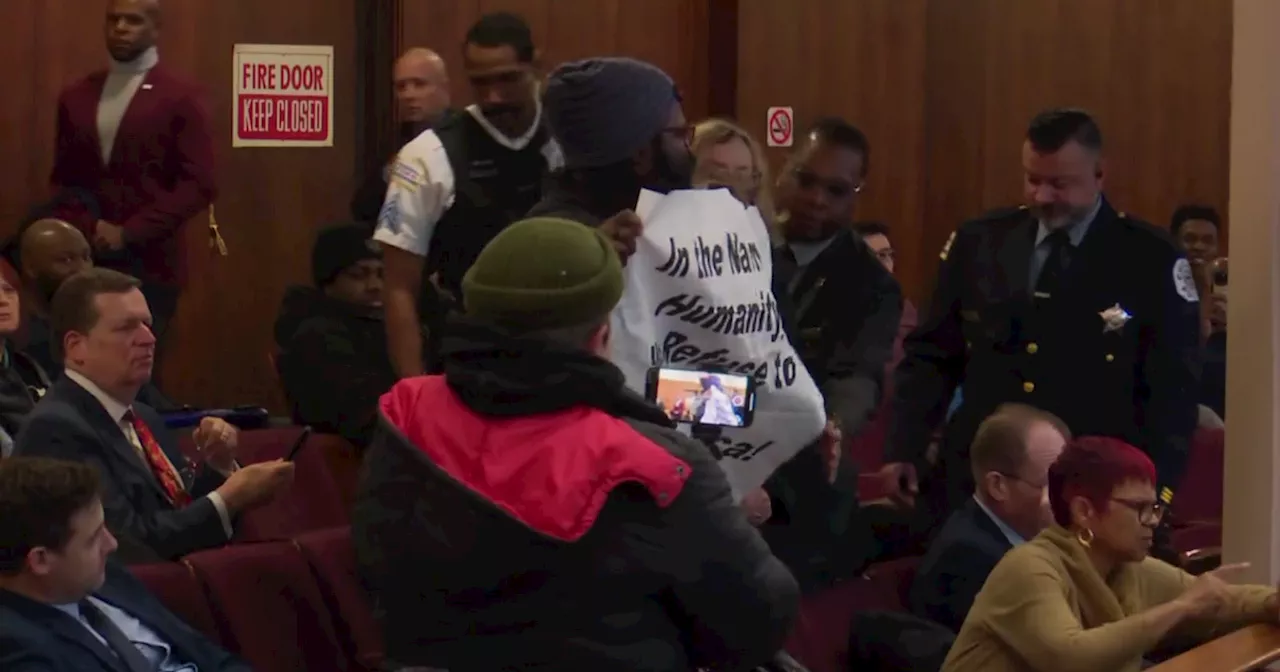 Members of public cleared from Chicago City Council chambers after chaos during budget hearing