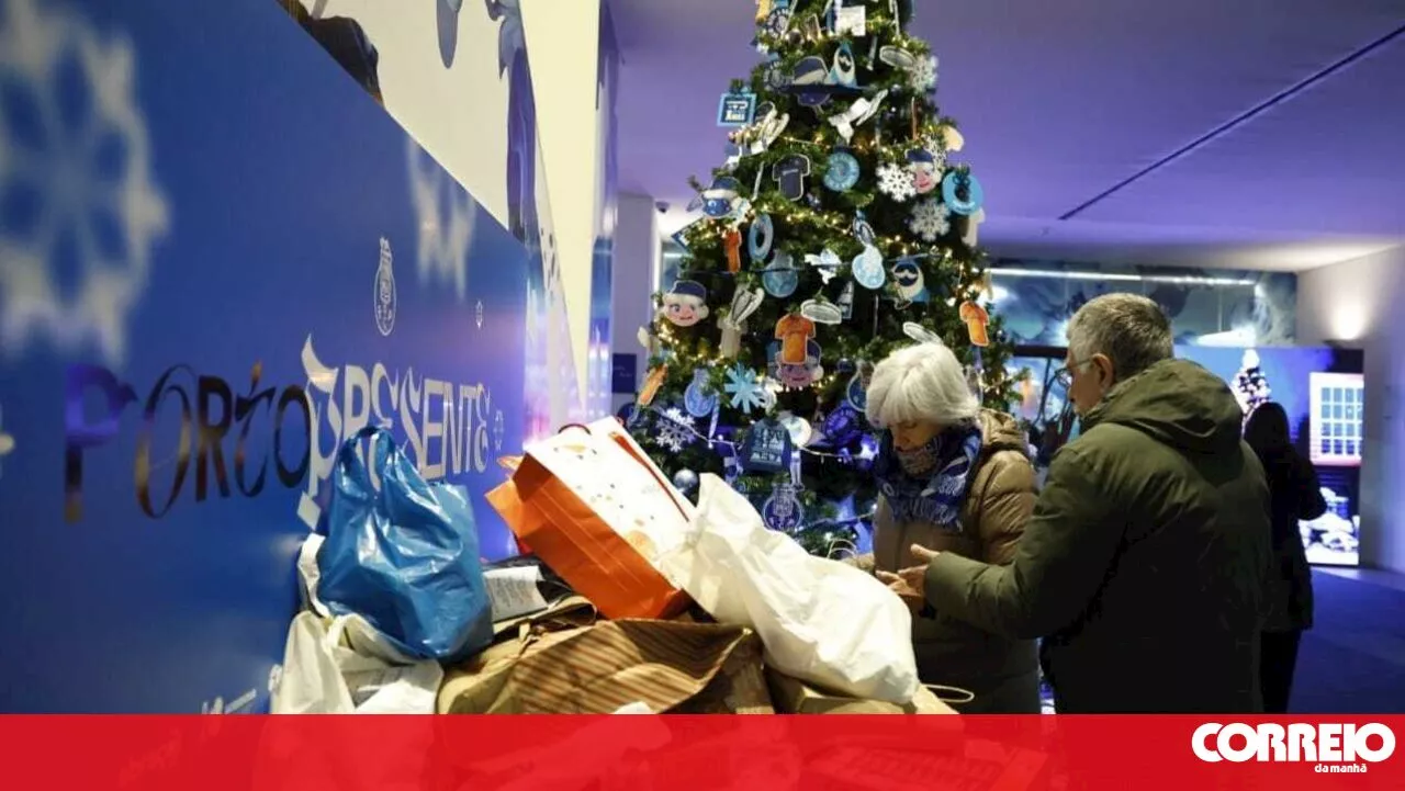 Sócios do FC Porto entregam 10 mil presentes de Natal para instituições de caridade