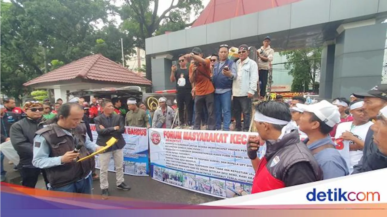 Warga Geram Jalan Amblas 4 Tahun, Pemprov Sumsel Janji Bangun Jalan Layang