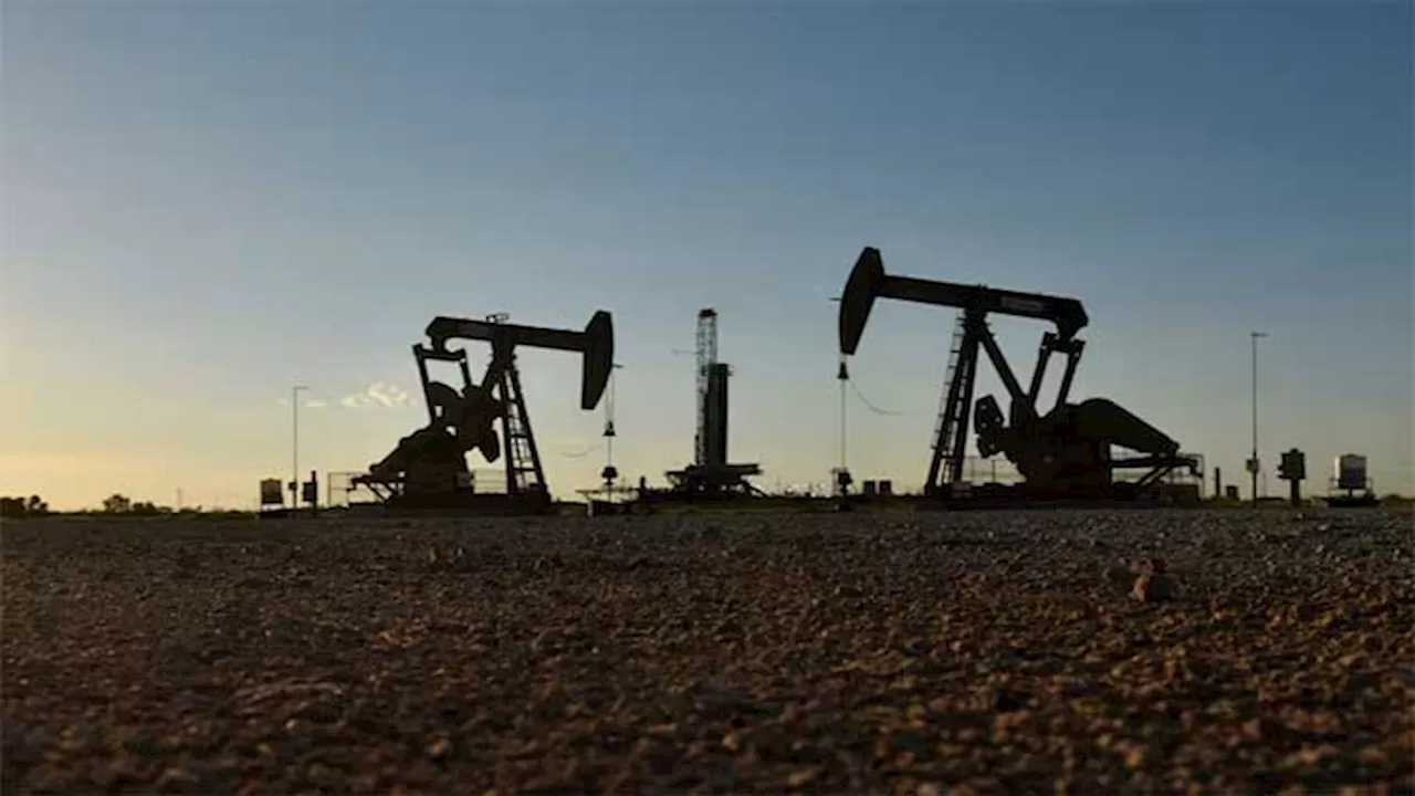 Oil drops from highest in weeks, focus on Fed rate cuts