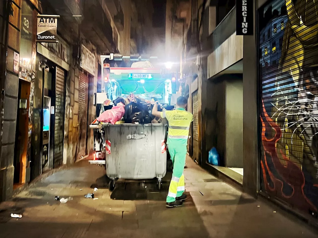 Trabajadores de la limpieza de Barcelona antes de la huelga: “Somos un colectivo invisible”