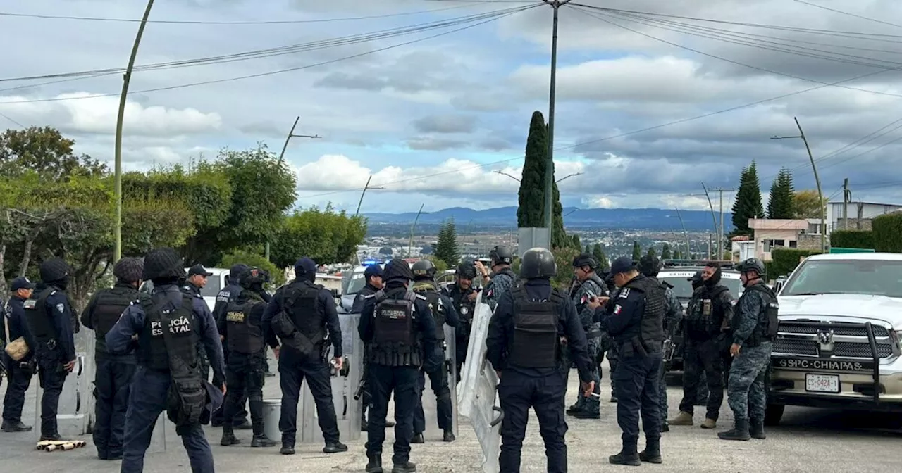 Detienen a 92 policías tras bloqueos en Comitán, Chiapas