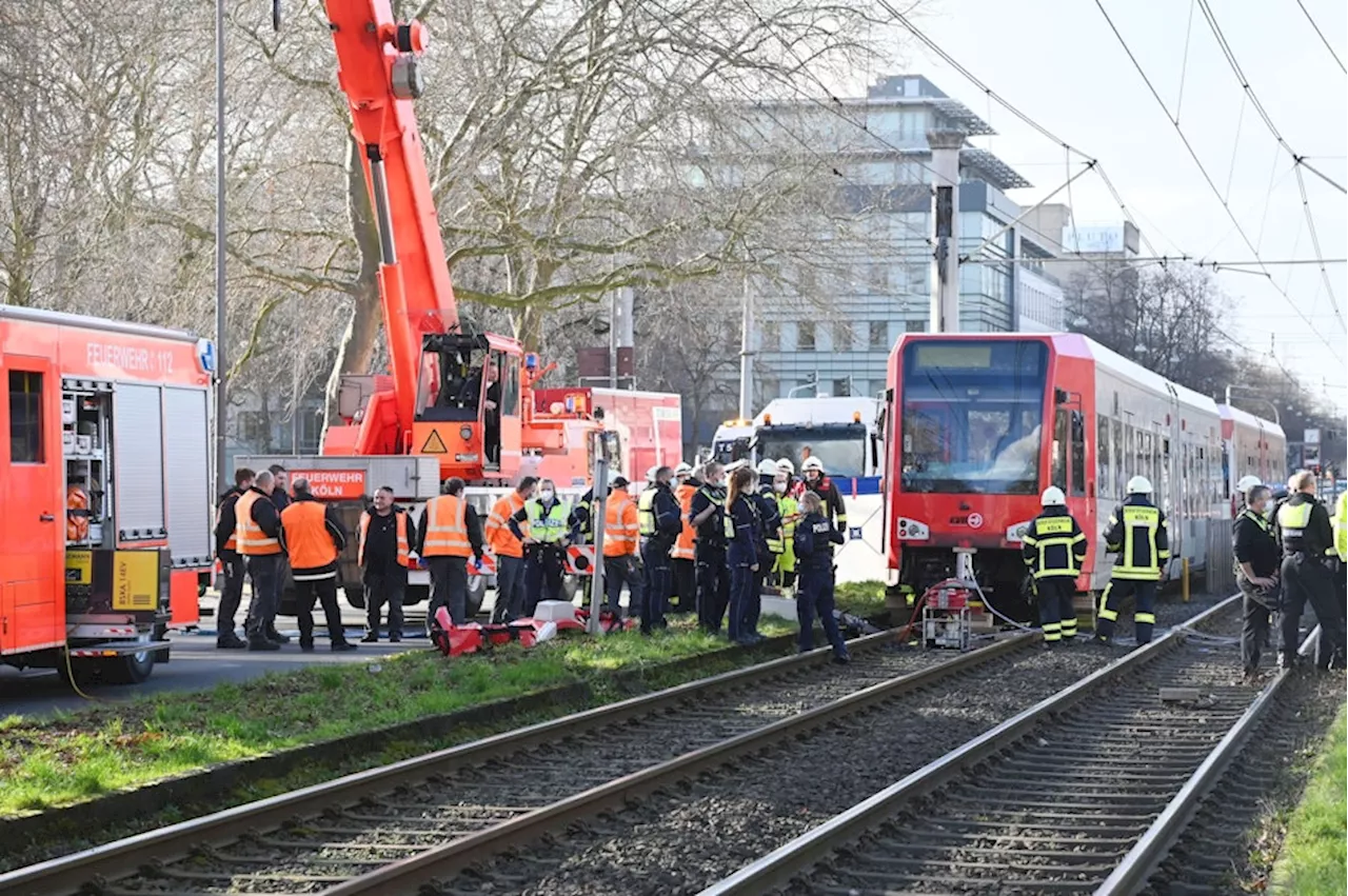 Unfall in Köln: Frau (66) von KVB-Bahn erfasst