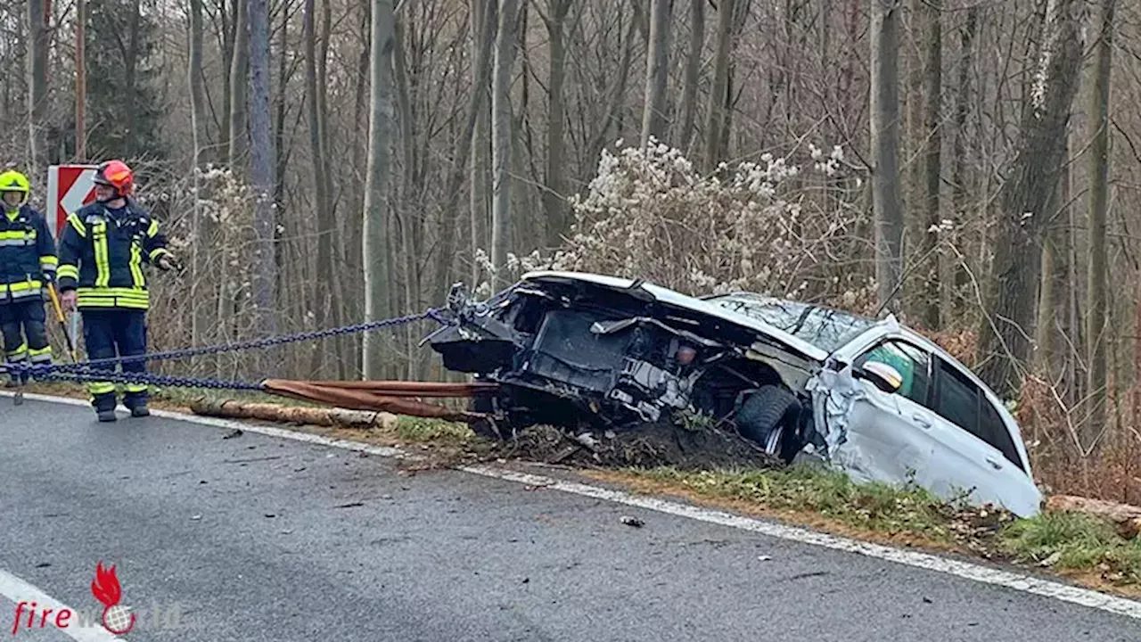 Nö: Frontalzusammenstoß mit drei Verletzten in Mauerbach → E-Call alarmiert Einsatzkräfte