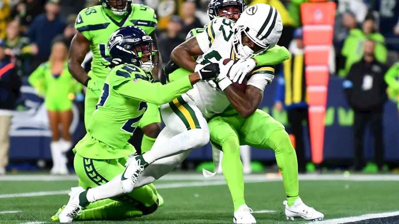 Jordan Love throws for 2 TDs as Packers beat Seattle Seahawks 30-13