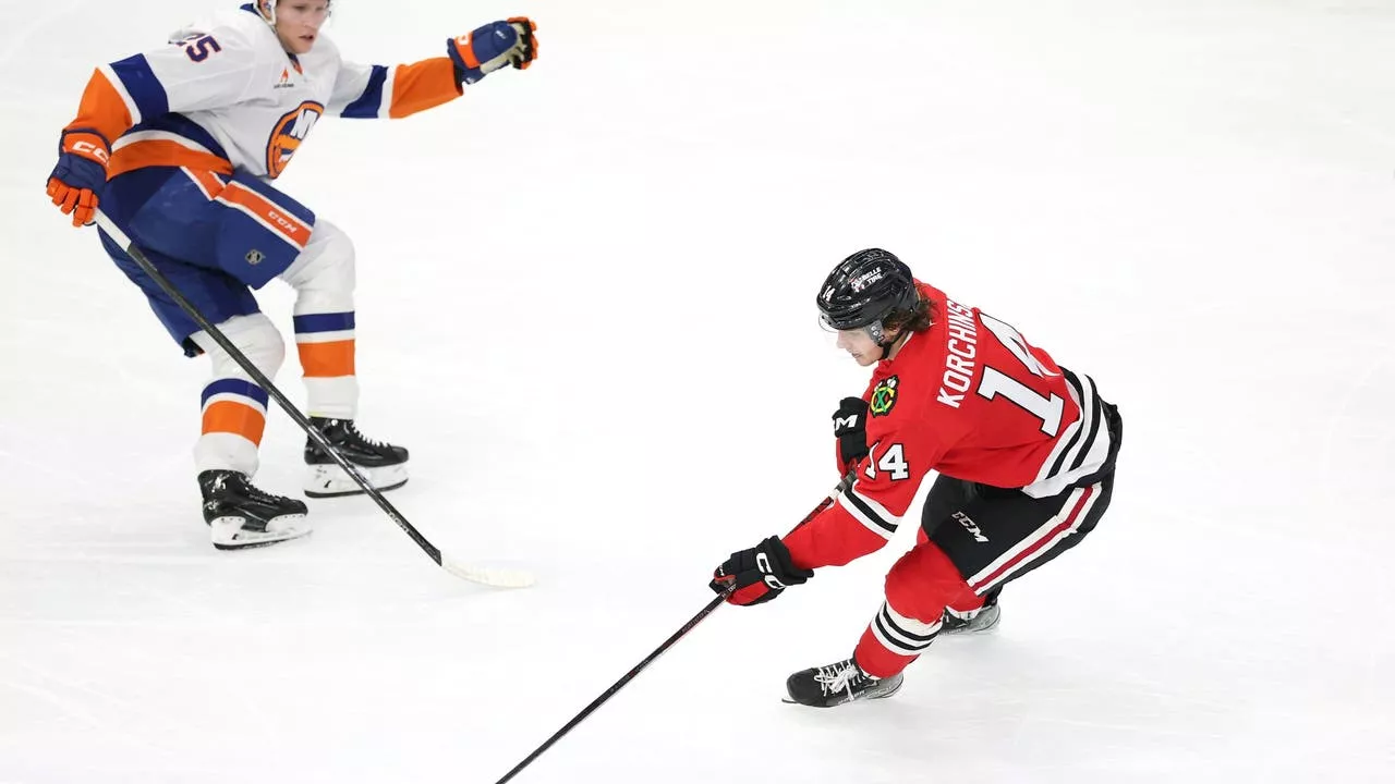 Bedard scores in 3rd period as the Blackhawks beat the Islanders 5-3